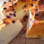 Gâteau léger au fromage blanc et aux fraises et myrtilles