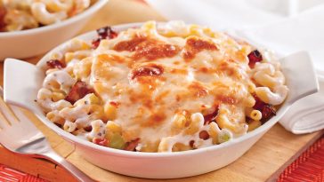 Macaroni au fromage, céleri et bacon