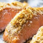 Pavés de saumon au parmesan et aux noisettes