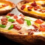 Pelures de pommes de terre gratinées au bacon