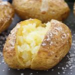 Pommes de terre au four à la fleur de sel et crème de ciboulette