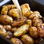 Pommes de terre primeurs sautées à l’ail