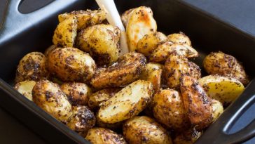 Pommes de terre primeurs sautées à l’ail