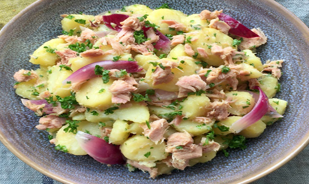 Salade de pommes de terre à l'oignon et au thon