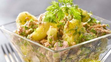 Salade de pommes de terre au thon en vinaigrette