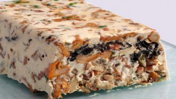 Terrine de champignons des bois et quenelle de confiture d'oignons