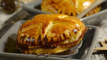 Chausson au foie gras et confit d’oignon