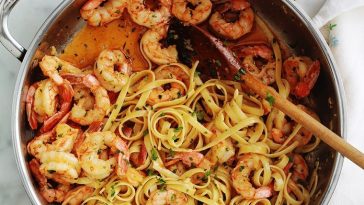 Pâtes aux crevettes à l'ail et persil, recette rapide