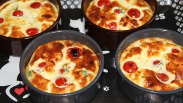 Petits clafoutis aux petits pois, boursin et jambon