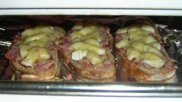 Tartines au bacon et trois fromages