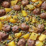 Tajine de viande hachée, petits pois et pommes de terre