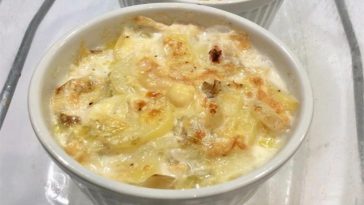 Tarte au Camembert, aux poireaux et aux lardons