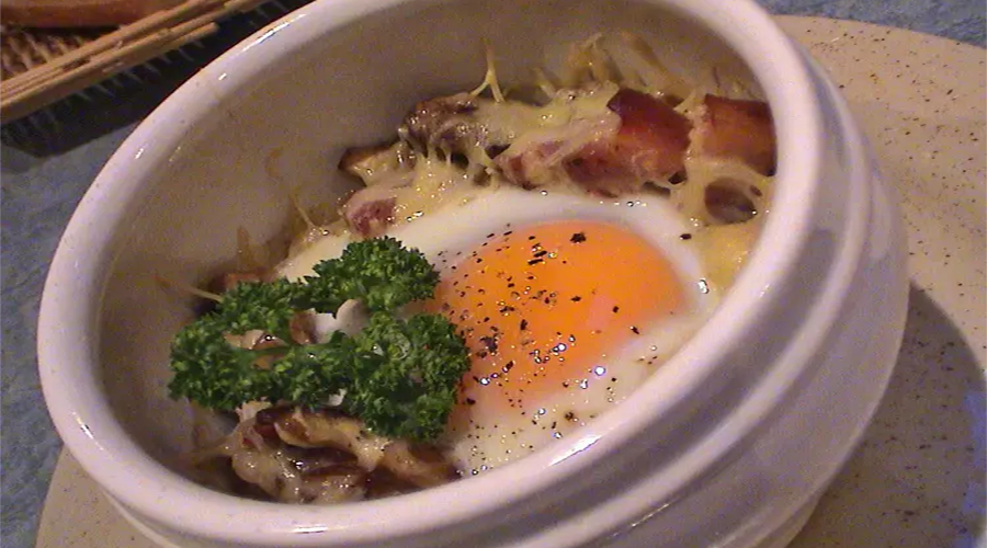 Œufs cocotte aux lardons et champignons