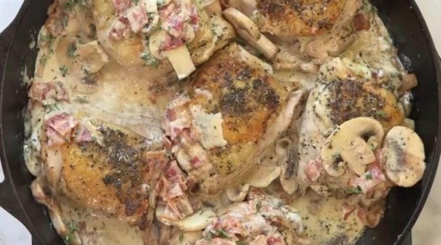 Poulet crémeux aux champignons, bacon et thym