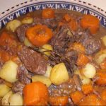 Un bon plat de boeuf au vin blanc