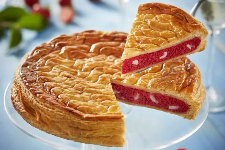 Galette des rois à la fraise et au litchi