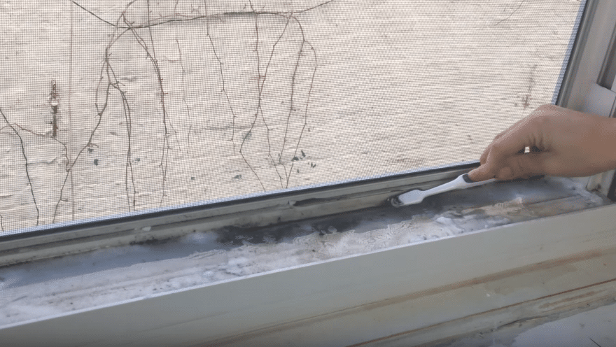 Comment Nettoyer les Rails de Fenêtre Comme un Pro en 5 MIN CHRONO
