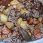Ragoût de bœuf aux légumes et au vin rouge