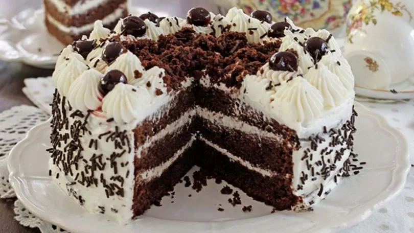 Gâteau forêt noire, génoise au chocolat et à la crème