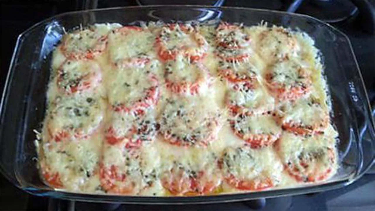 Gratin aux aubergines et aux tomates au fromage