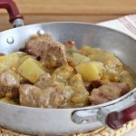 Ragoût de veau avec pommes de terre