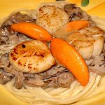 Saint-Jacques sur Nid de Spaghetti à la sauce Champignons