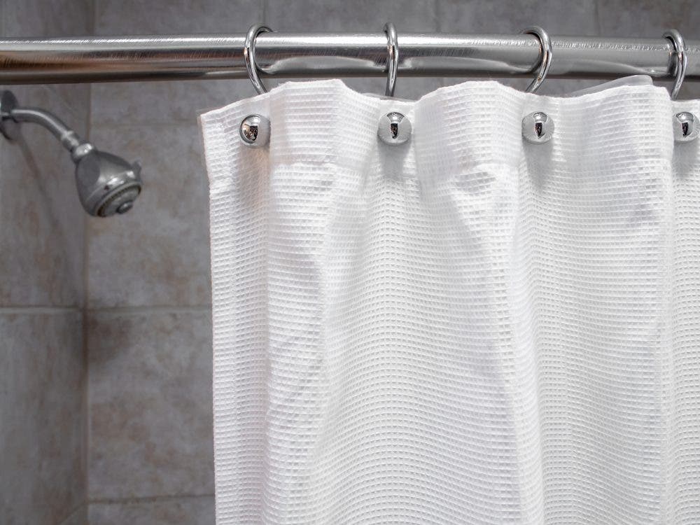 10 astuces maison pour faire briller votre salle de bain