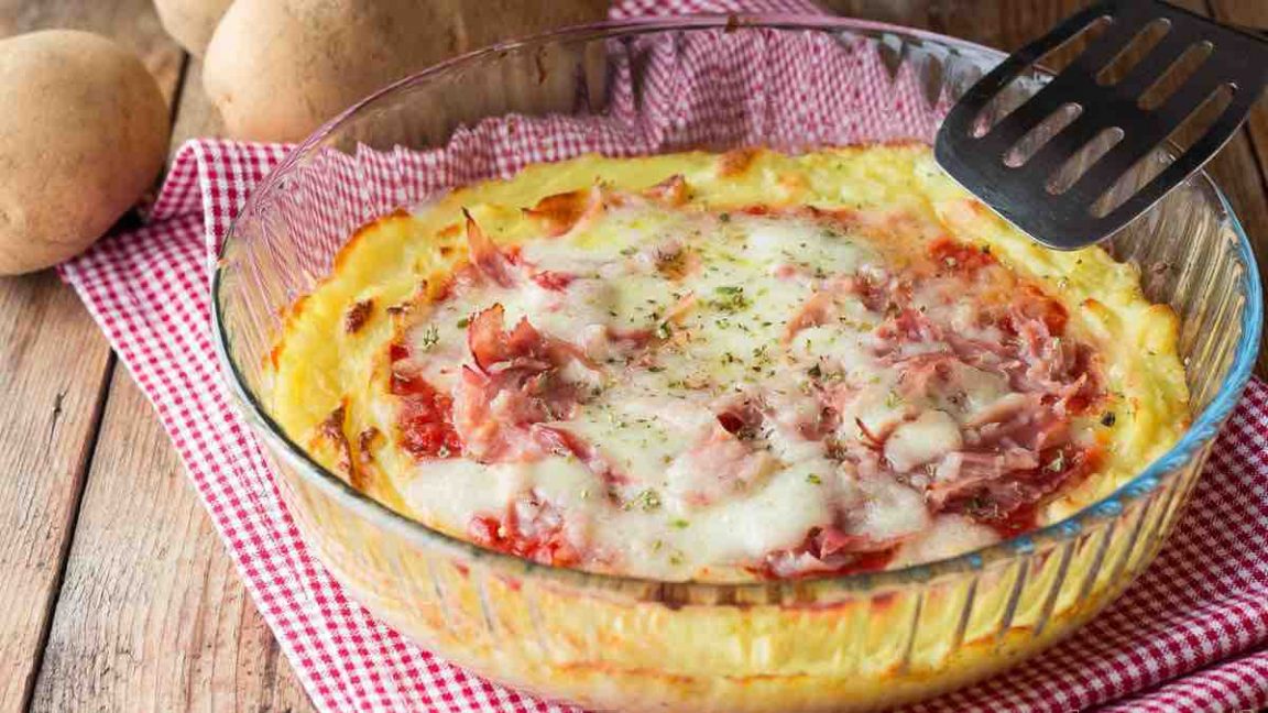 Pizza de pommes de terre simple et originale