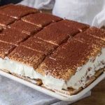 Gâteau de biscuits à la crème de mascarpone et au cacao