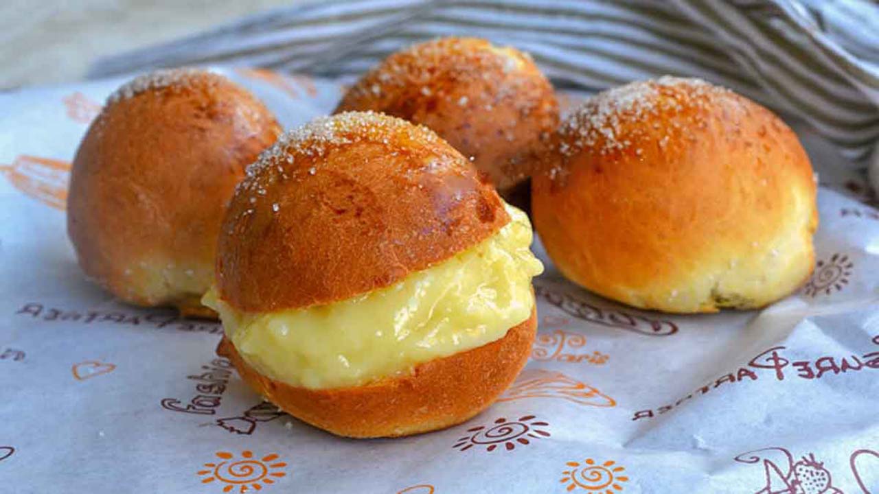 Brioches farcies à la crème anglaise