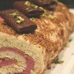 Bûche à la mousse de framboise légère aux pistaches