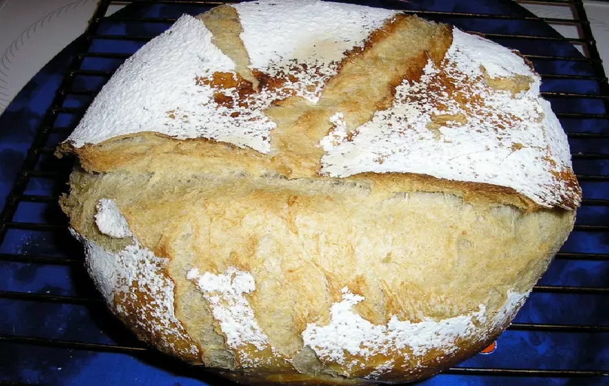 Miche de pain de campagne en cocotte