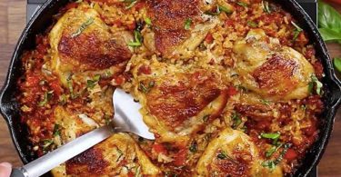 Casserole de poulet et riz à la tomate