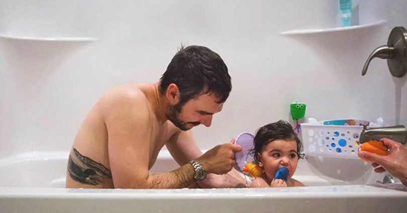 « Le père de ma fille se baigne nu avec elle et cela m’inquiète »