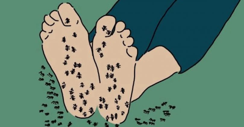 Les médecins mettent en garde les personnes qui ressentent des fourmillements aux pieds pendant la nuit