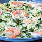 Nouilles de courgettes aux crevettes crémeuses à l'ail, Keto faible en glucides