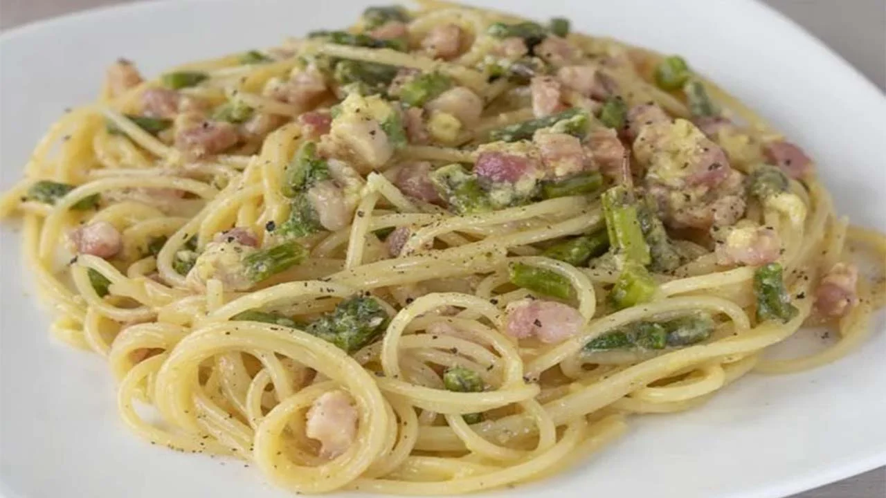 Recette de spaghetti à la carbonara aux asperges