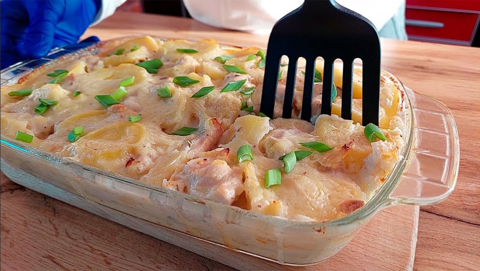 Casserole de pommes de terre et poulet : le repas crémeux et gourmand