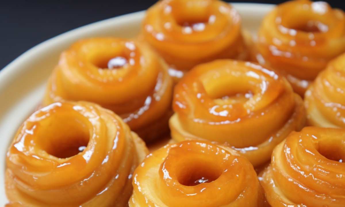 Pommes au four en robe de caramel