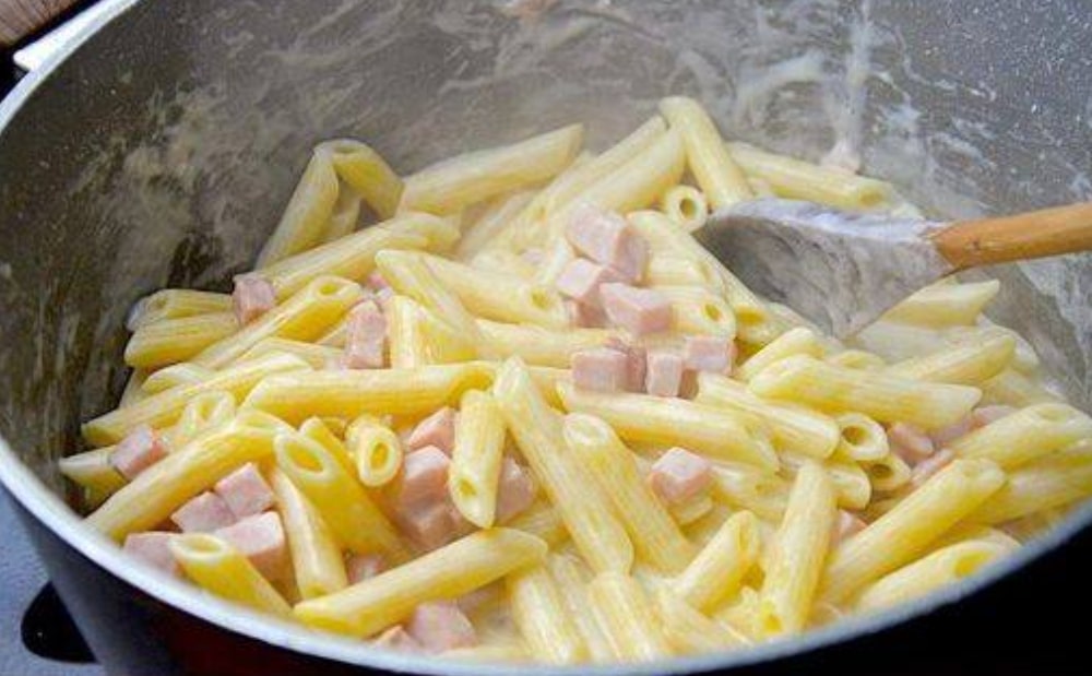 Pâtes au jambon et fromage : la recette crémeuse et savoureuse